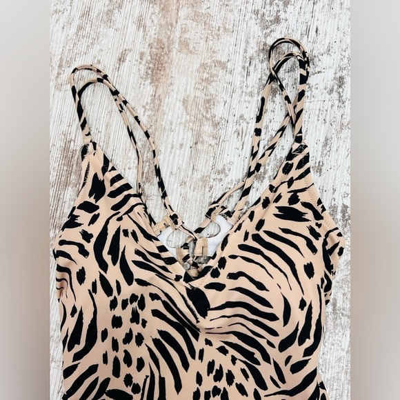 SHADE & Shore One Piece
Swimsuit - Animal Print - S-(4-6) - Picture 8 of 11